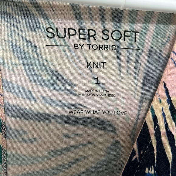 Torrid Multicolor romper size 1 - Picture 2 of 4